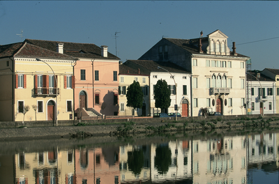 Ancient town near the Po di Volano river, once under the jurisdiction of the nearby Pomposa Abbey, a gorgeous benedictine settlement