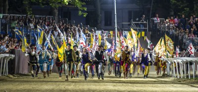 Una città da vivere in ogni stagione: tantissimi, infatti, gli appuntamenti che animano Ferrara durante l’anno, rivolti ad un pubblico davvero variegato e destinati a soddisfare le esigenze di tutti!